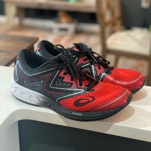 Asics Noosa FF - red and black - men’s size 10